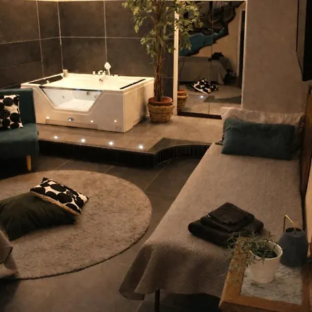 Apartment Yore' S *